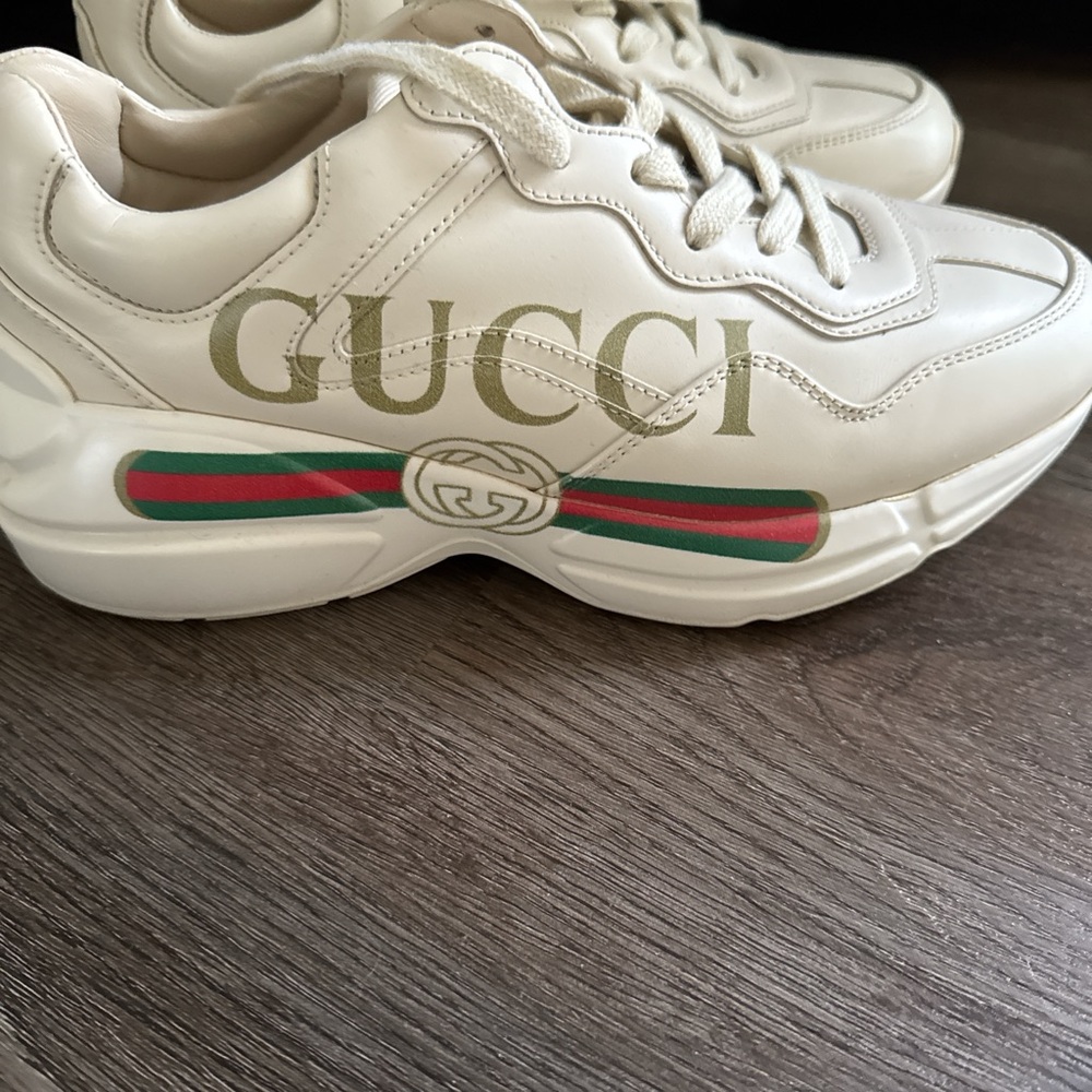 Gucci Cream Sneakers with Green and Red Accents